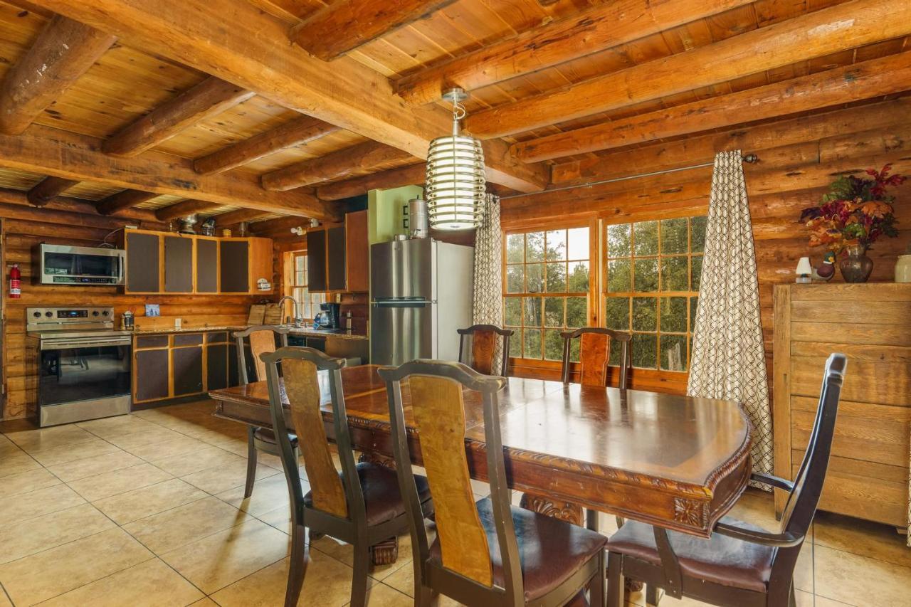 Mountain Trail Lodge And Vacation Rentals Oakhurst Exterior foto