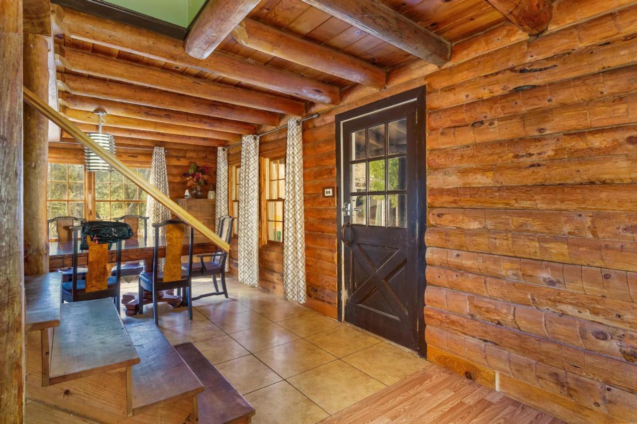 Mountain Trail Lodge And Vacation Rentals Oakhurst Exterior foto
