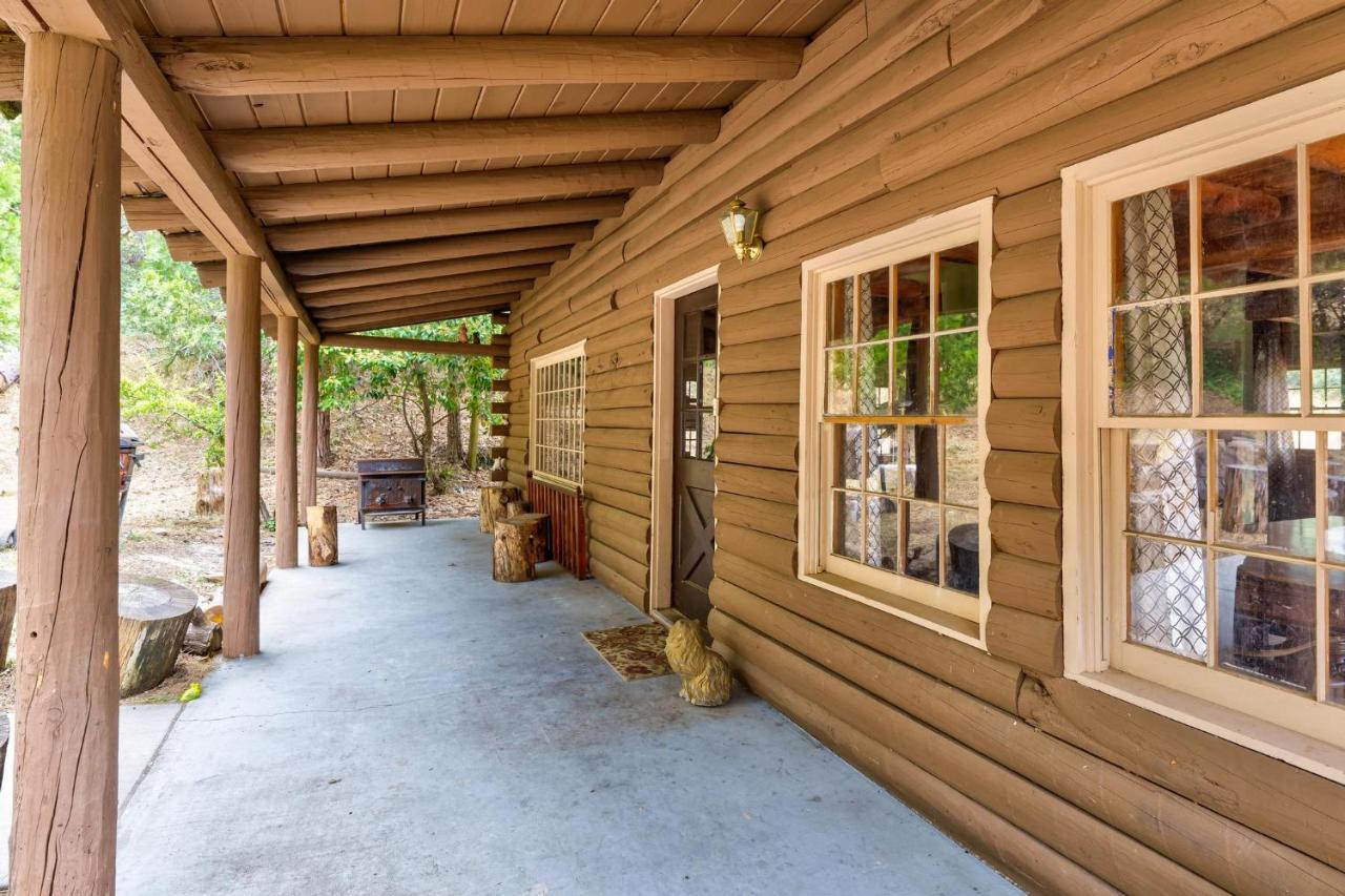 Mountain Trail Lodge And Vacation Rentals Oakhurst Exterior foto