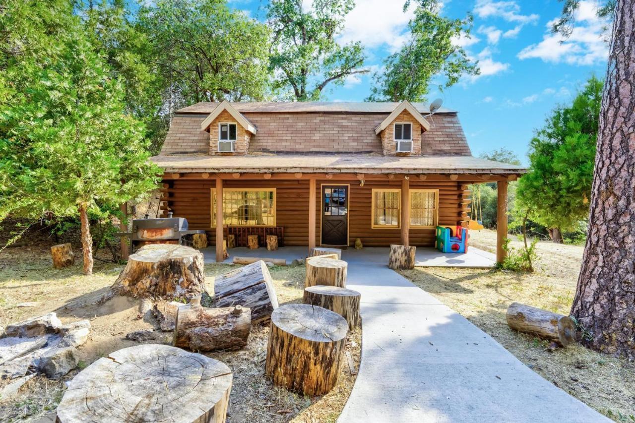 Mountain Trail Lodge And Vacation Rentals Oakhurst Exterior foto