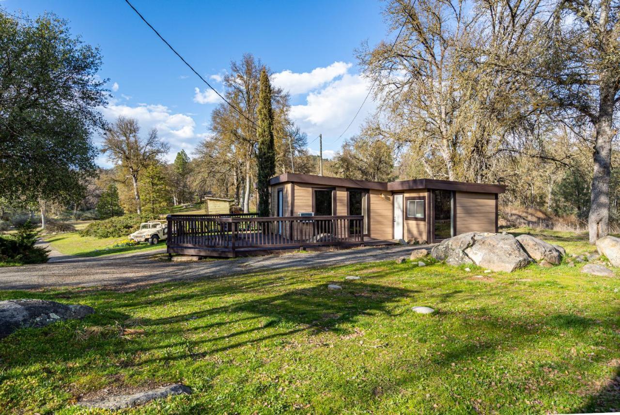 Mountain Trail Lodge And Vacation Rentals Oakhurst Exterior foto